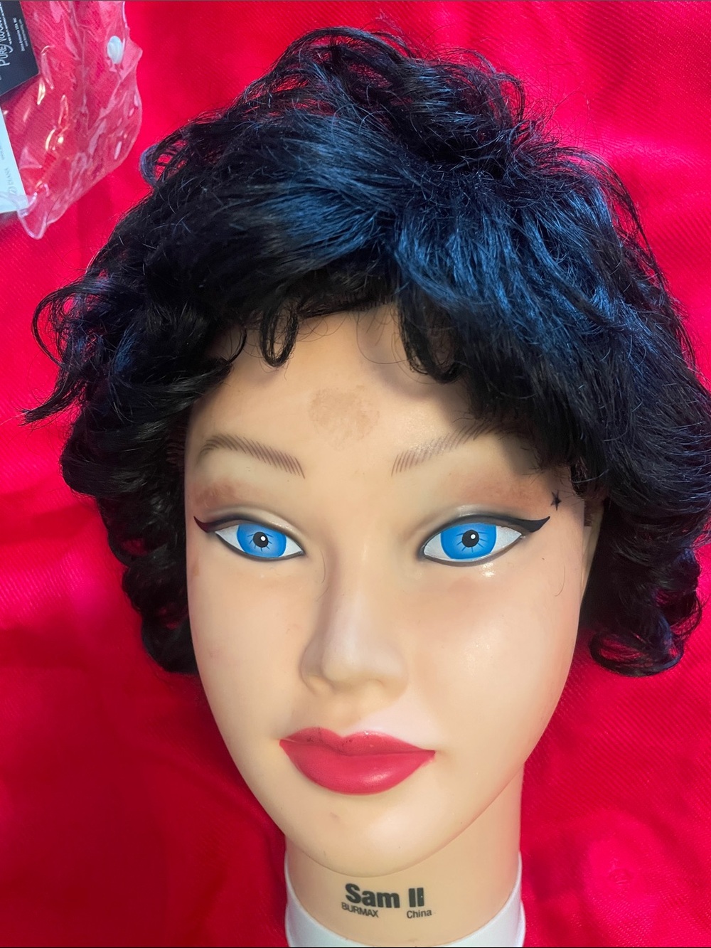 Short Curly Black Wig for Women — Classic Natural Style